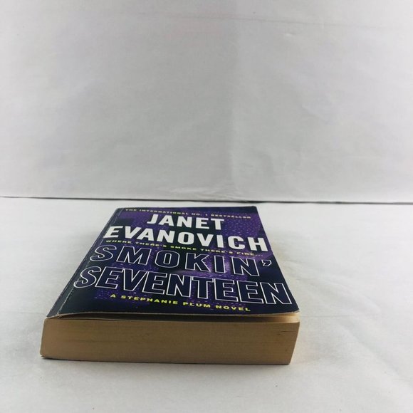 Smokin' Seventeen By Janet Evanovich Fiction Medium Paperback Book - Picture 7 of 8